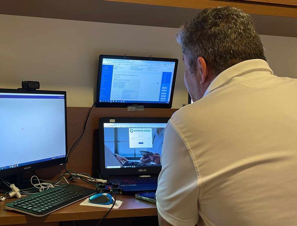 Plataforma de telemedicina realiza o primeiro atendimento para deficientes auditivos do país. Foto: Help24