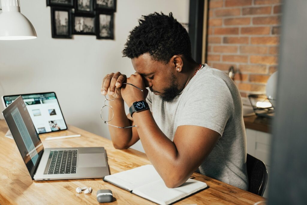 Trabalho a distância é a mesma coisa que o presencial? Foto: Pexels