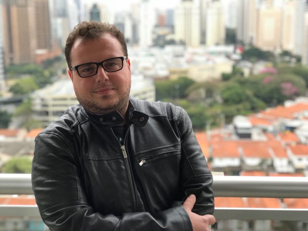 Kaleu Flório, coordenador pedagógico da Omie.Academy. Foto: Divulgação