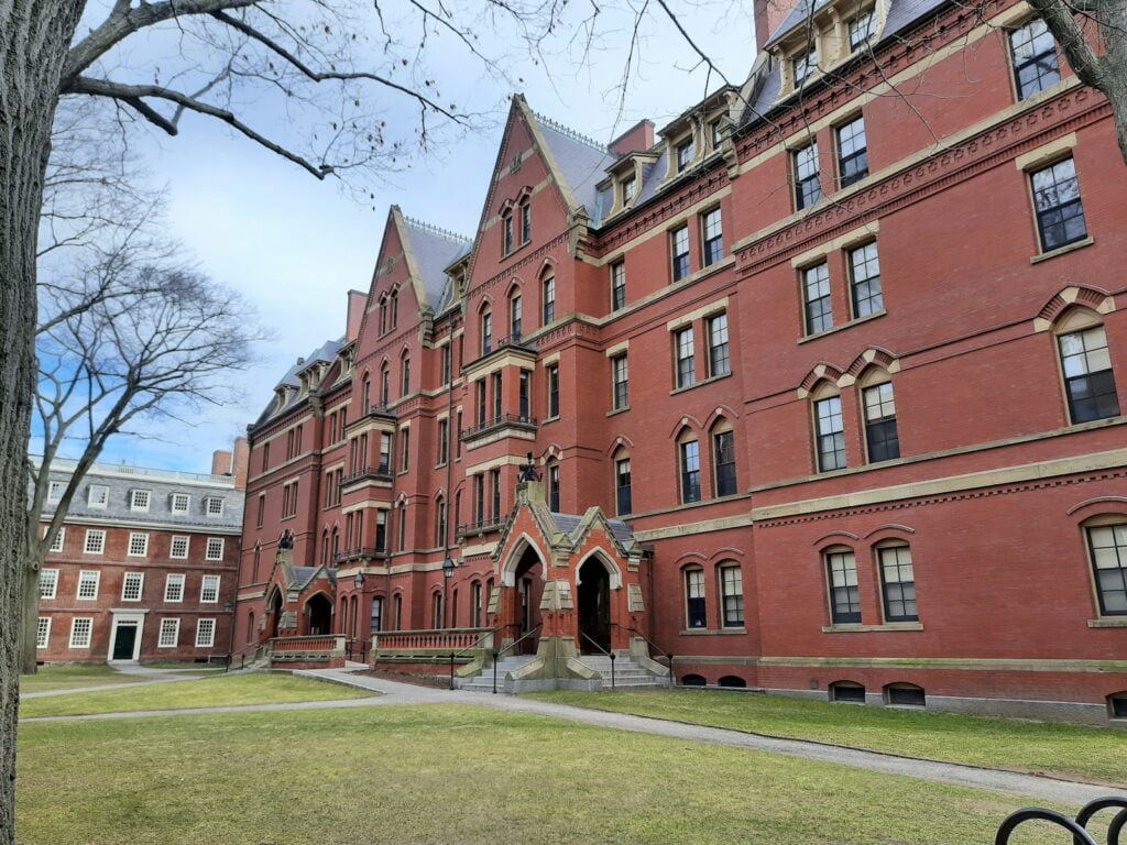 139 cursos online e gratuitos da Universidade de Harvard. Foto de <a href=