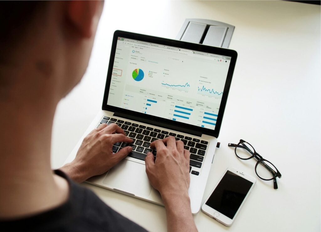 Como a tecnologia vem impactando o RH? Foto de <a href=