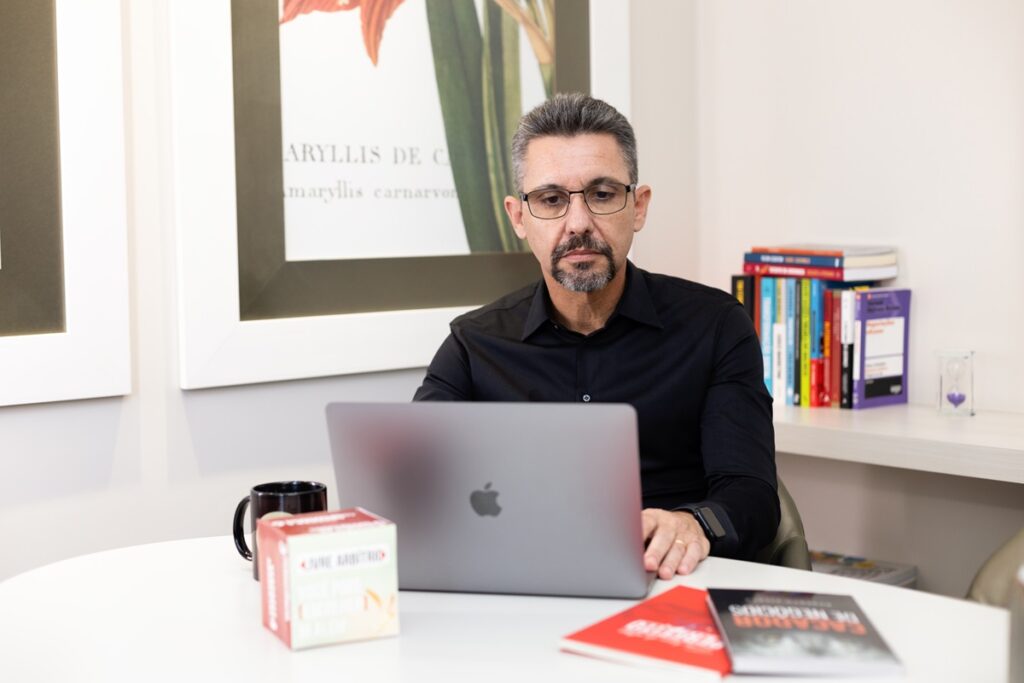 Roberto Vilela é consultor empresarial e estrategista de negócios, com atuação em várias empresas pelo Brasil. Foto: Mel Pacheco