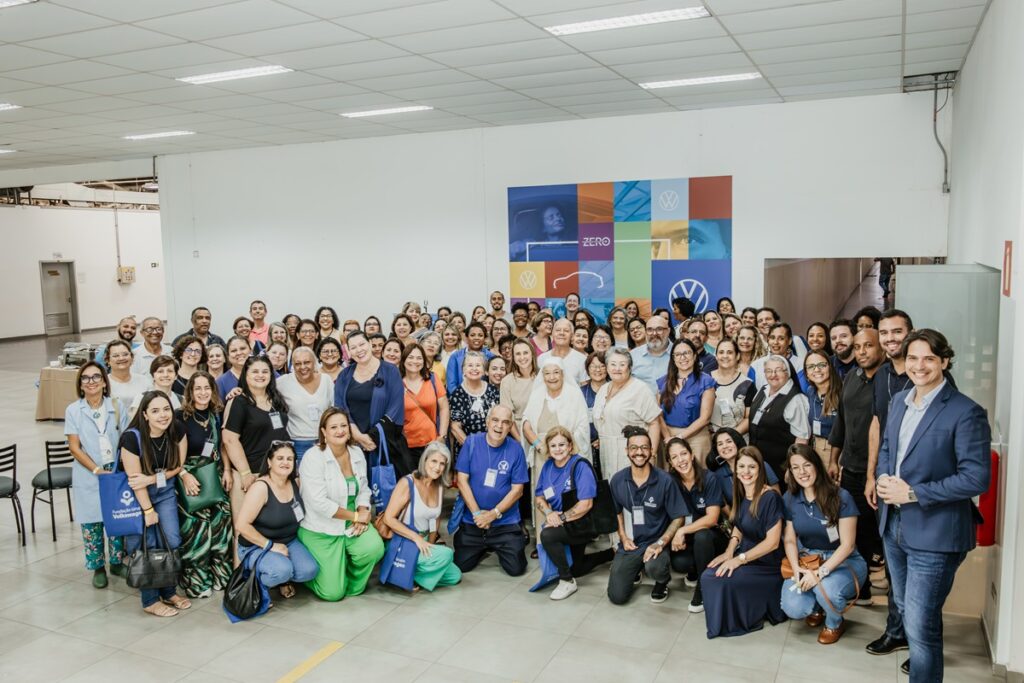 Equipe da Fundação Grupo Volkswagen durante palestra (Fundação Grupo Volkswagen/Reprodução)