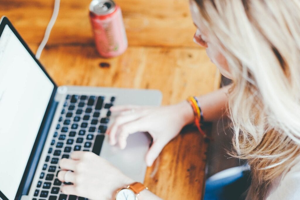 Procurando Auxiliar Administrativo Remoto? Tem na lab065!