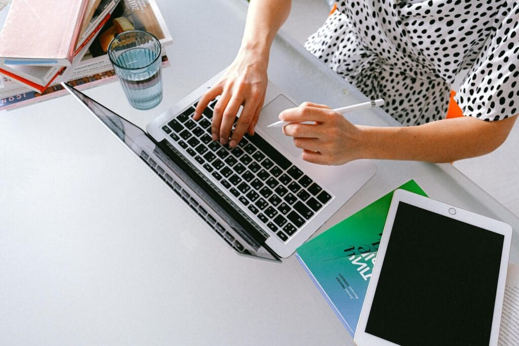 Teletrabalho para Assistente Administrativo e mais oportunidades remotas