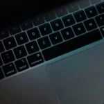 16 Vagas Remotas na ClickSign a keyboard with a mouse