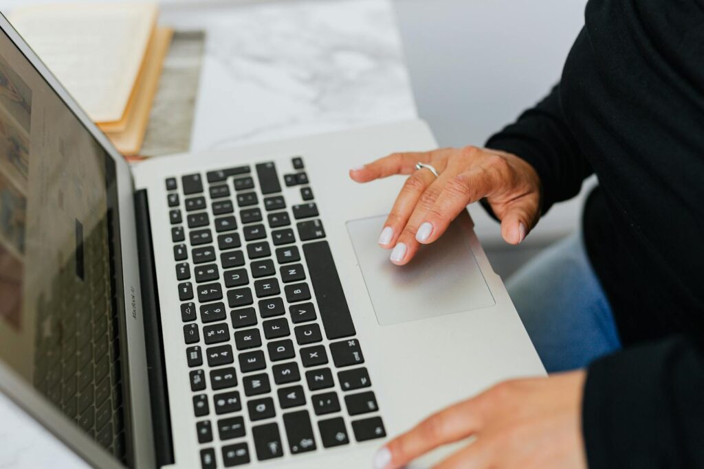 Vagas remotas na SuperFrete Close-up of hands typing on a laptop, ideal for tech and lifestyle themes.