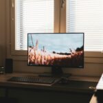 Sucesso do Cliente na Omie e +Vagas Remotas com VR de R$ 900,00 a computer monitor sitting on top of a wooden desk