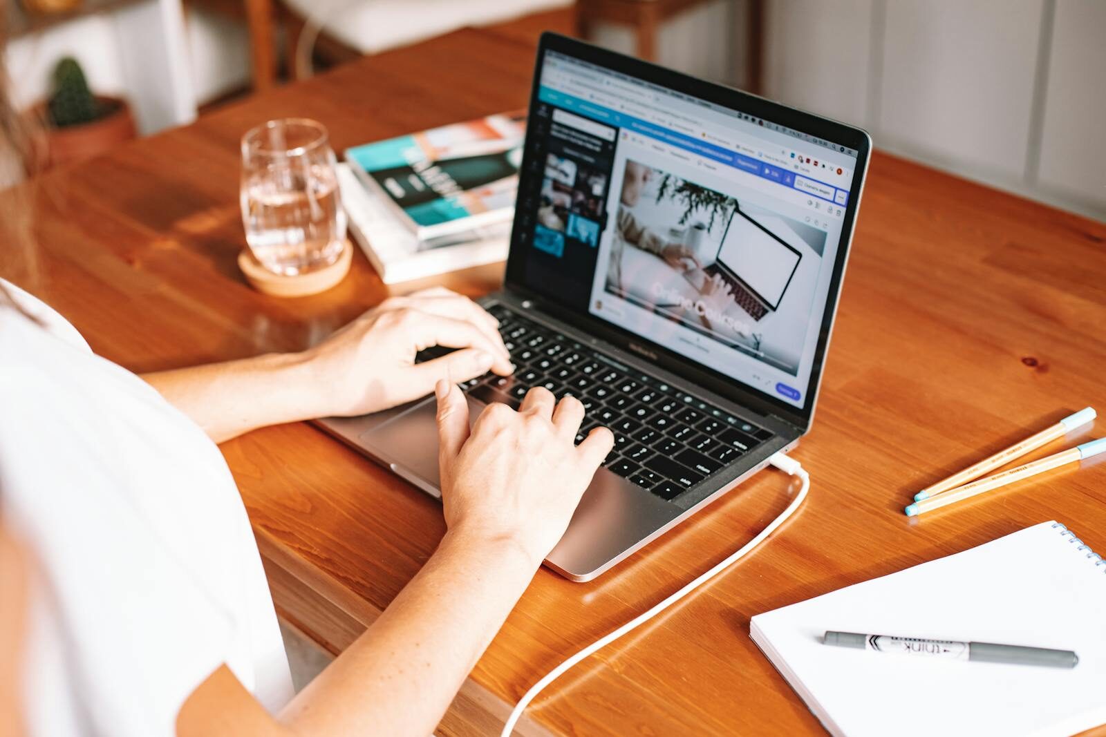 Home Office na Pulsus, com VA/VR de R$ 900,00