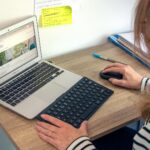 Analistas Administrativos (Remoto) e + com VR/VA até R$ 1.500! macbook air on brown wooden table