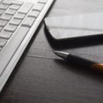 Analista de Suporte e mais com VR de R$ 1.012,50 business, smartphone, communication, accounting, pen, investment, desk, work, organization, home offices, computer, workplace, keyboard, accounting, accounting, accounting, accounting, accounting, investment