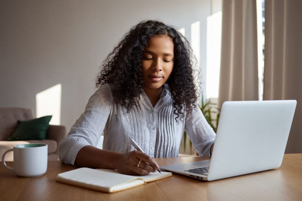 Cursos gratuitos para concurseiros lançados pela Kultivi