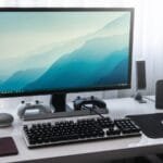 Assistente de Cadastro e mais Vagas Remotas Abertas black computer keyboard beside silver imac
