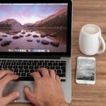 Remotas na Lastlink com R$ 780 de benefícios flexíveis e + office, freelancer, computer, business, work, laptop, creative, iphone, macbook, apple inc, notebook, mobile, tablet, coffee cup, workplace, job, coffee, web, phone, technology, device, screen, typing, working, desk, cup, mug