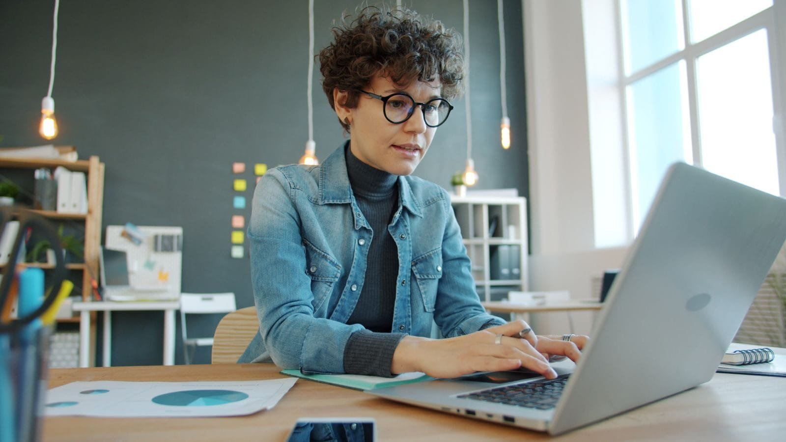 Supervisor de Atendimento e +, com R$ 900,00 de VA/VR