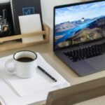 Estágio 100% Remoto, exclusivas para Mulheres white ceramic mug on white table